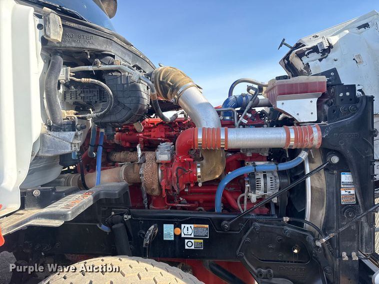 image for item EG2046 2018 Peterbilt 567 semi truck