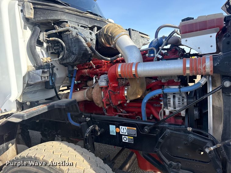 image for item EG2046 2018 Peterbilt 567 semi truck