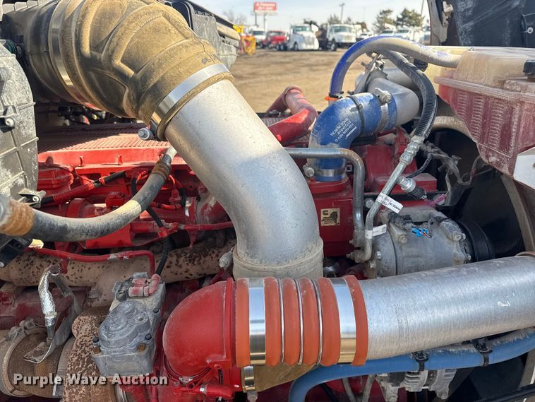 image for item EG2046 2018 Peterbilt 567 semi truck