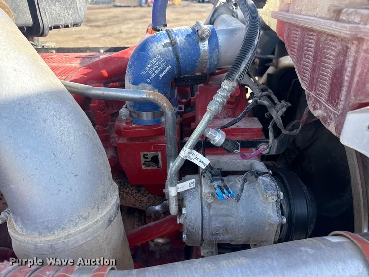 image for item EG2046 2018 Peterbilt 567 semi truck