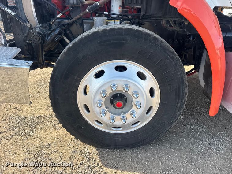 image for item EG2046 2018 Peterbilt 567 semi truck