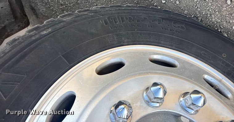 image for item EG2046 2018 Peterbilt 567 semi truck