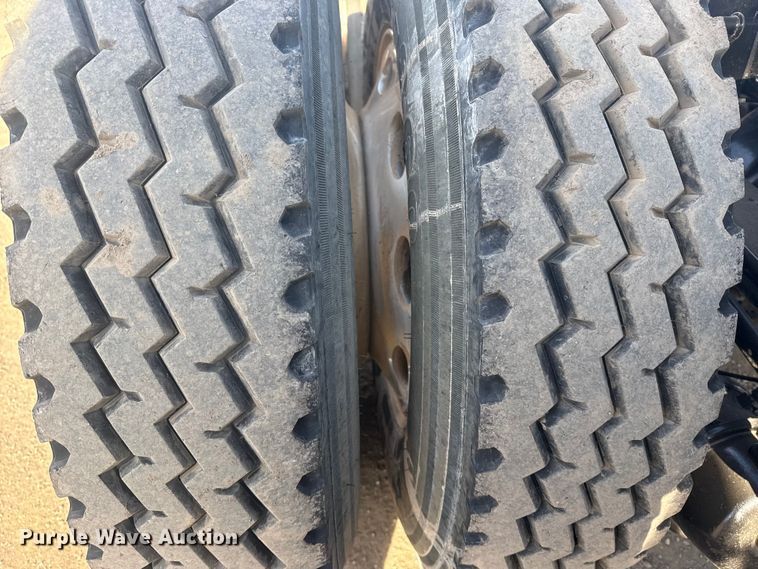 image for item EG2046 2018 Peterbilt 567 semi truck