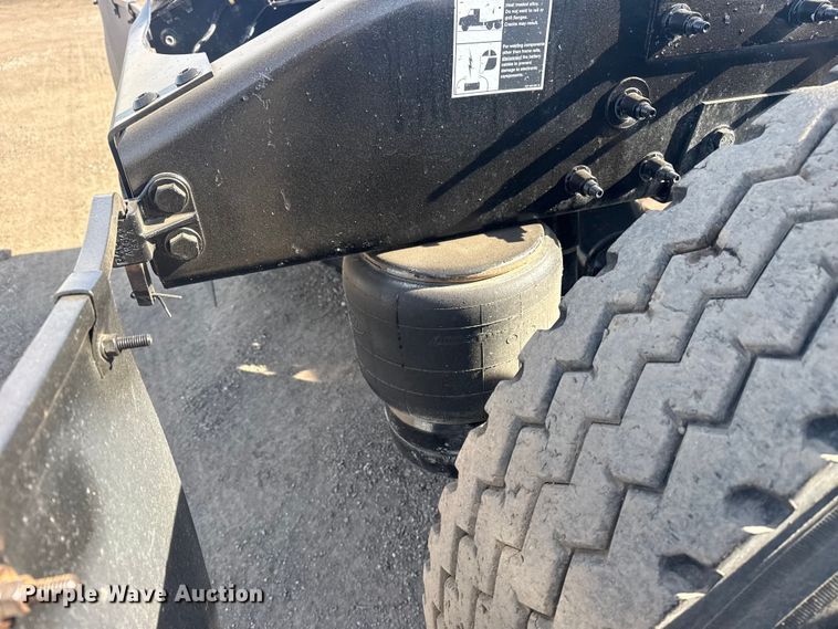 image for item EG2046 2018 Peterbilt 567 semi truck