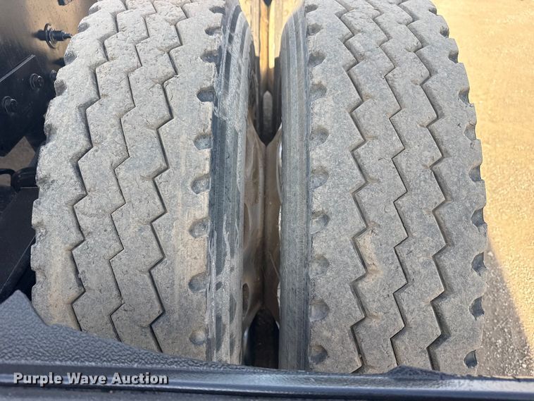 image for item EG2046 2018 Peterbilt 567 semi truck