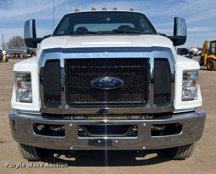 image for item EG2083 2016 Ford F750 Super Duty XL truck cab and chassis