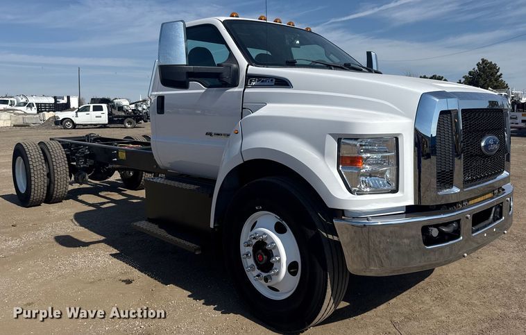 image for item EG2083 2016 Ford F750 Super Duty XL truck cab and chassis