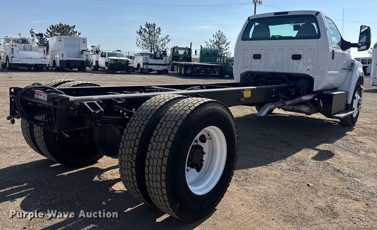 image for item EG2083 2016 Ford F750 Super Duty XL truck cab and chassis