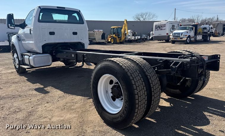 image for item EG2083 2016 Ford F750 Super Duty XL truck cab and chassis