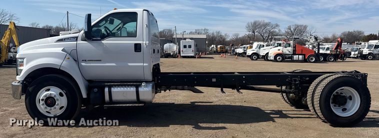 image for item EG2083 2016 Ford F750 Super Duty XL truck cab and chassis