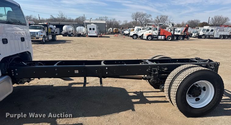 image for item EG2083 2016 Ford F750 Super Duty XL truck cab and chassis