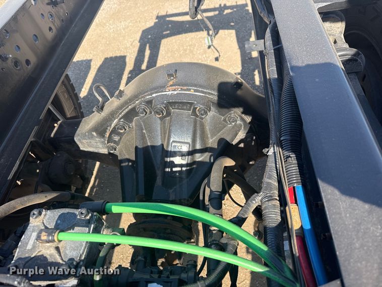 image for item EG2083 2016 Ford F750 Super Duty XL truck cab and chassis