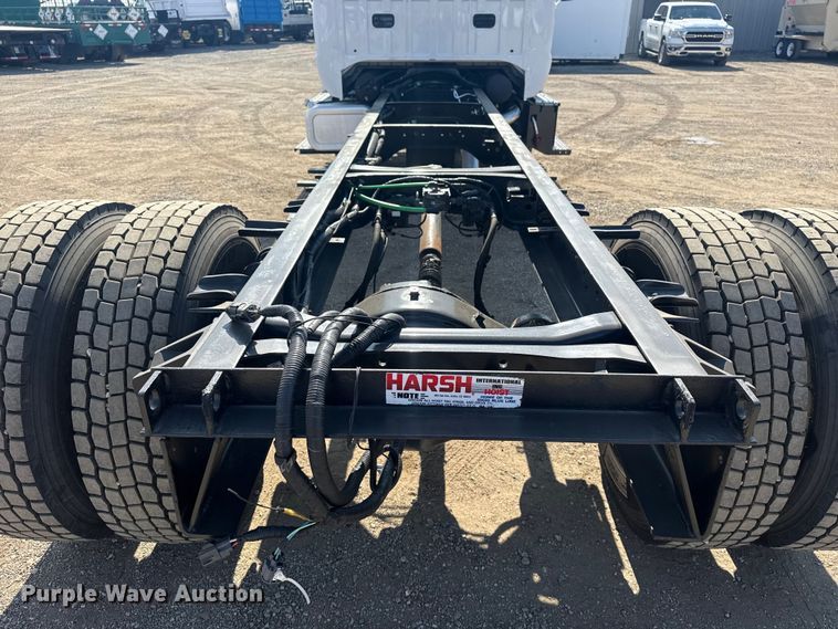 image for item EG2083 2016 Ford F750 Super Duty XL truck cab and chassis