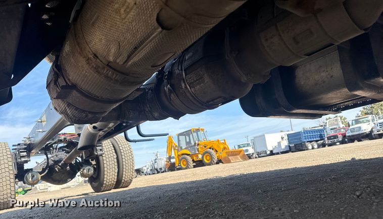 image for item EG2083 2016 Ford F750 Super Duty XL truck cab and chassis