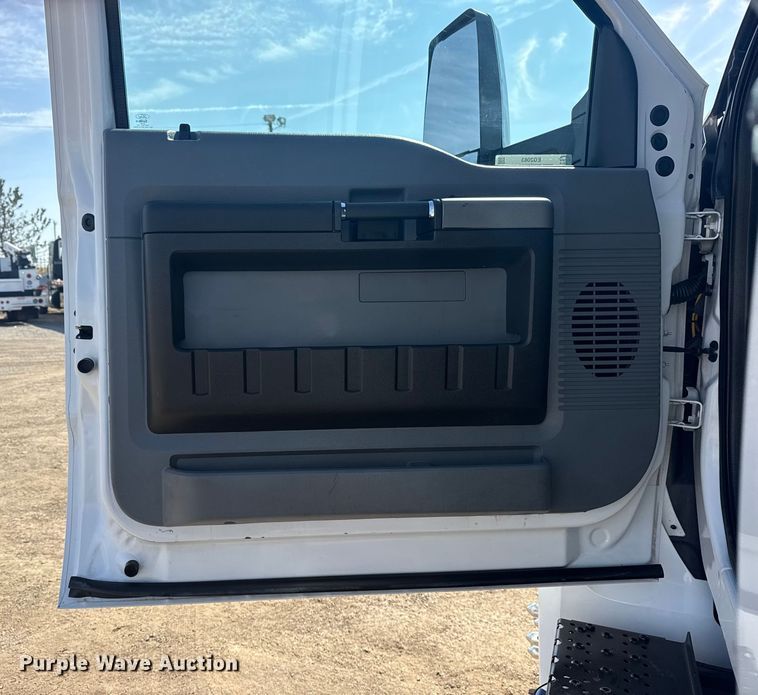 image for item EG2083 2016 Ford F750 Super Duty XL truck cab and chassis