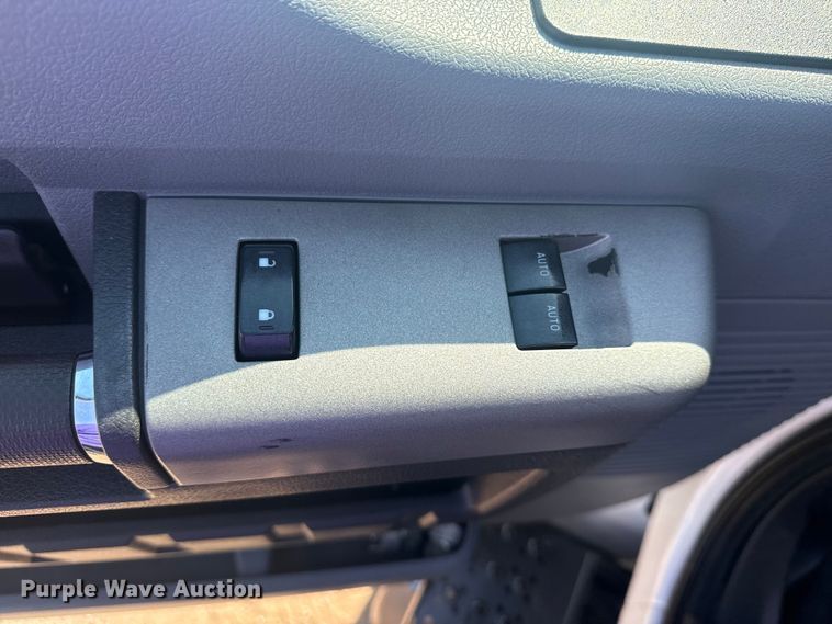 image for item EG2083 2016 Ford F750 Super Duty XL truck cab and chassis