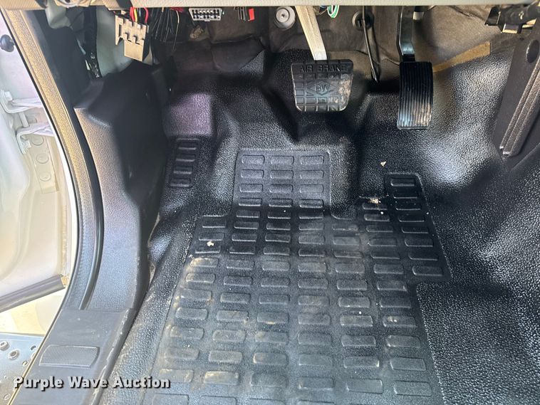 image for item EG2083 2016 Ford F750 Super Duty XL truck cab and chassis