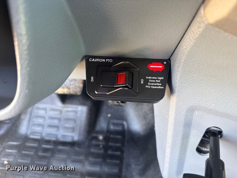 image for item EG2083 2016 Ford F750 Super Duty XL truck cab and chassis