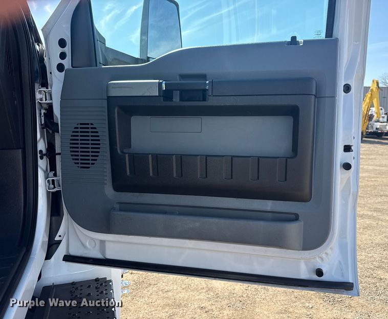 image for item EG2083 2016 Ford F750 Super Duty XL truck cab and chassis