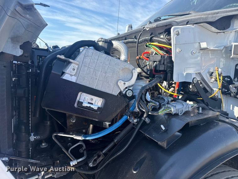 image for item EG2083 2016 Ford F750 Super Duty XL truck cab and chassis