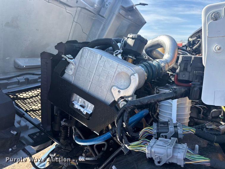 image for item EG2083 2016 Ford F750 Super Duty XL truck cab and chassis