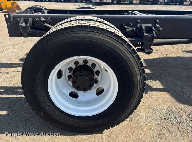 image for item EG2083 2016 Ford F750 Super Duty XL truck cab and chassis