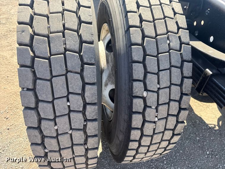 image for item EG2083 2016 Ford F750 Super Duty XL truck cab and chassis