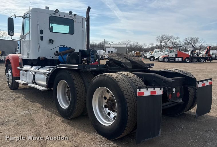 image for item EG2088 2014 Freightliner Coronado semi truck