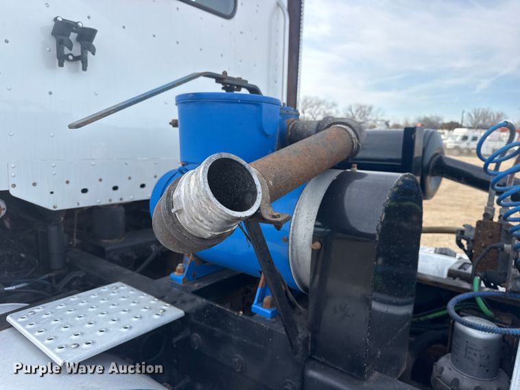 image for item EG2088 2014 Freightliner Coronado semi truck