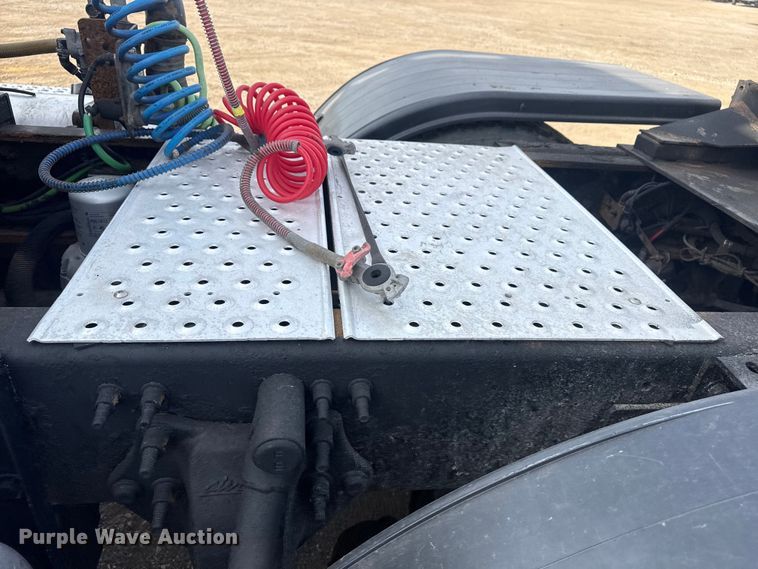 image for item EG2088 2014 Freightliner Coronado semi truck