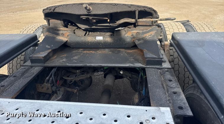 image for item EG2088 2014 Freightliner Coronado semi truck