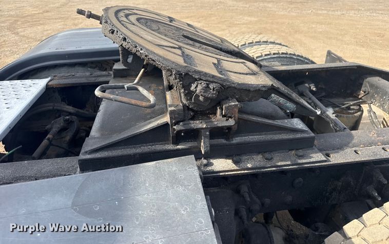 image for item EG2088 2014 Freightliner Coronado semi truck