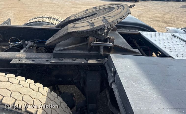 image for item EG2088 2014 Freightliner Coronado semi truck