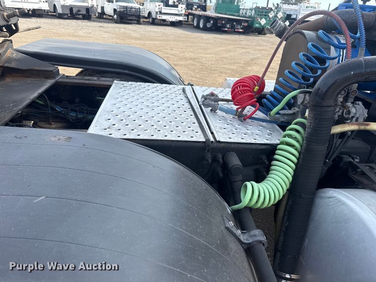 image for item EG2088 2014 Freightliner Coronado semi truck