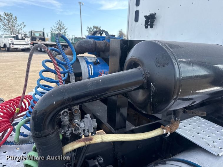 image for item EG2088 2014 Freightliner Coronado semi truck