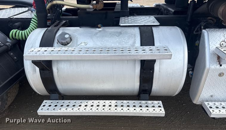 image for item EG2088 2014 Freightliner Coronado semi truck