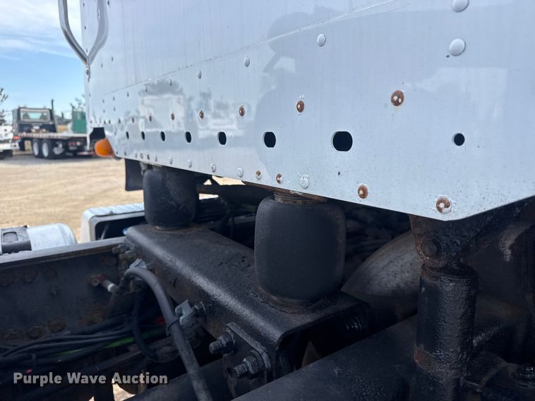 image for item EG2088 2014 Freightliner Coronado semi truck