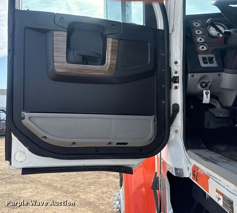 image for item EG2088 2014 Freightliner Coronado semi truck