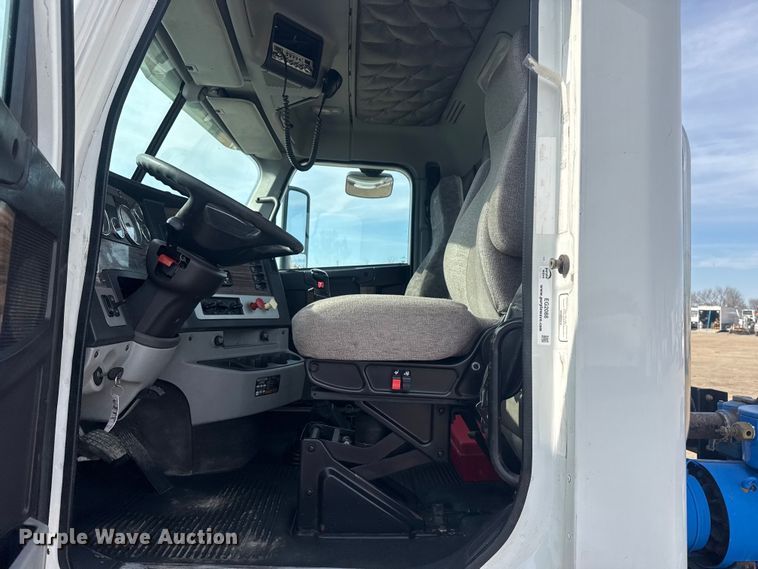 image for item EG2088 2014 Freightliner Coronado semi truck