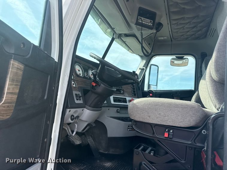 image for item EG2088 2014 Freightliner Coronado semi truck