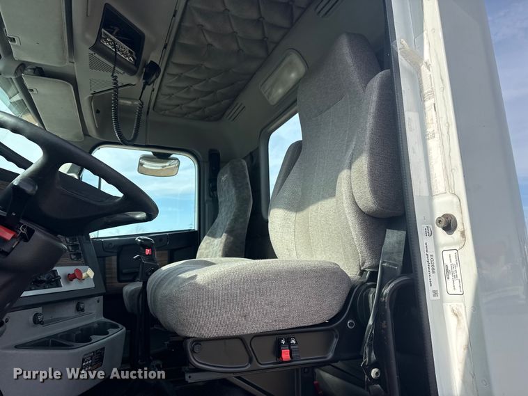 image for item EG2088 2014 Freightliner Coronado semi truck