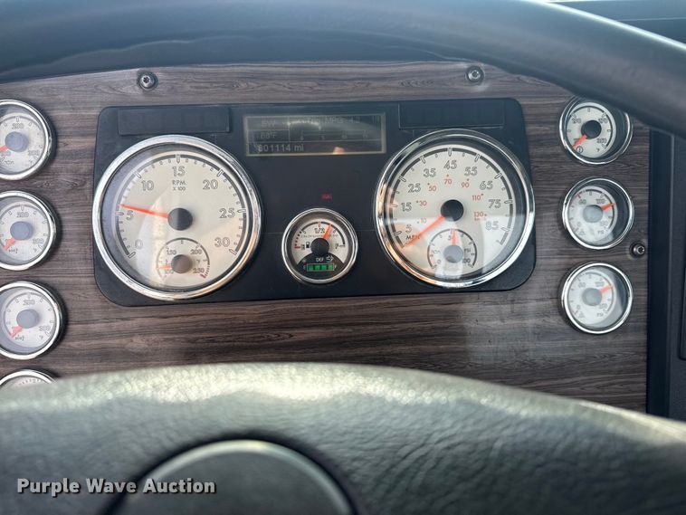 image for item EG2088 2014 Freightliner Coronado semi truck