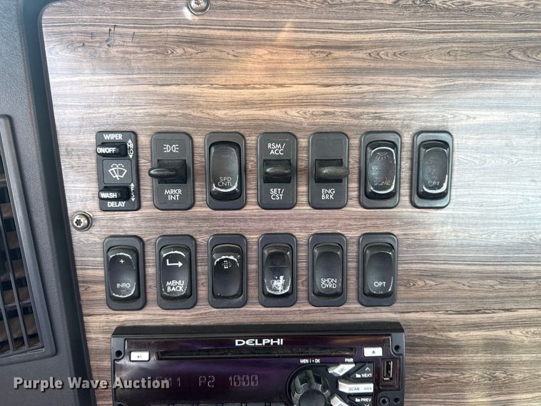 image for item EG2088 2014 Freightliner Coronado semi truck