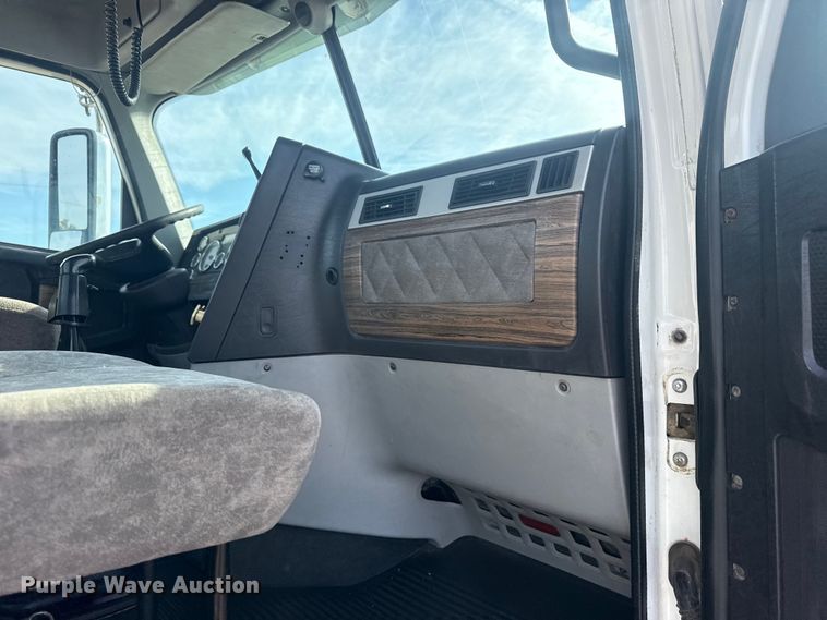 image for item EG2088 2014 Freightliner Coronado semi truck