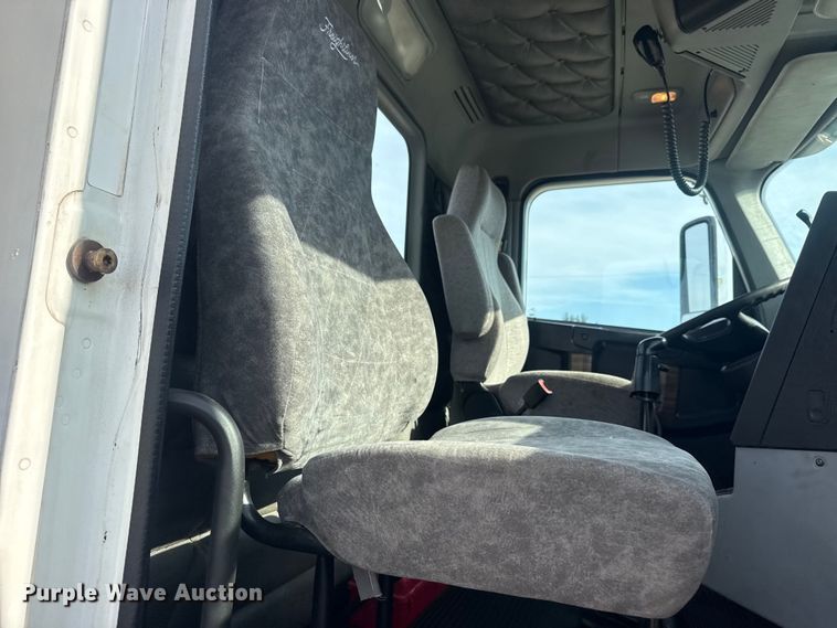 image for item EG2088 2014 Freightliner Coronado semi truck