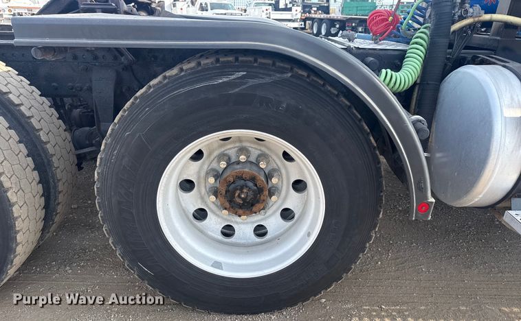 image for item EG2088 2014 Freightliner Coronado semi truck