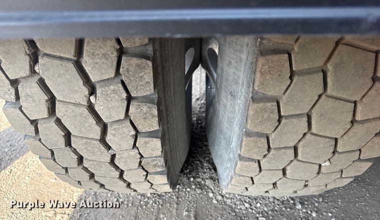 image for item EG2088 2014 Freightliner Coronado semi truck