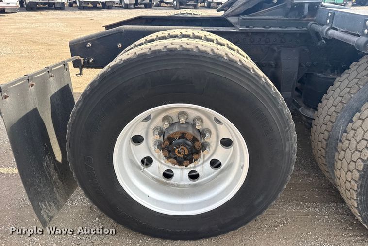 image for item EG2088 2014 Freightliner Coronado semi truck