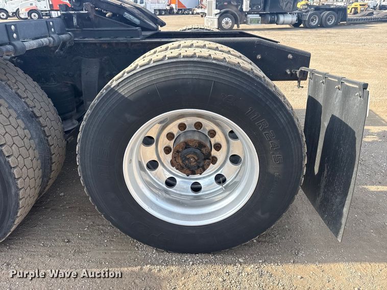 image for item EG2088 2014 Freightliner Coronado semi truck