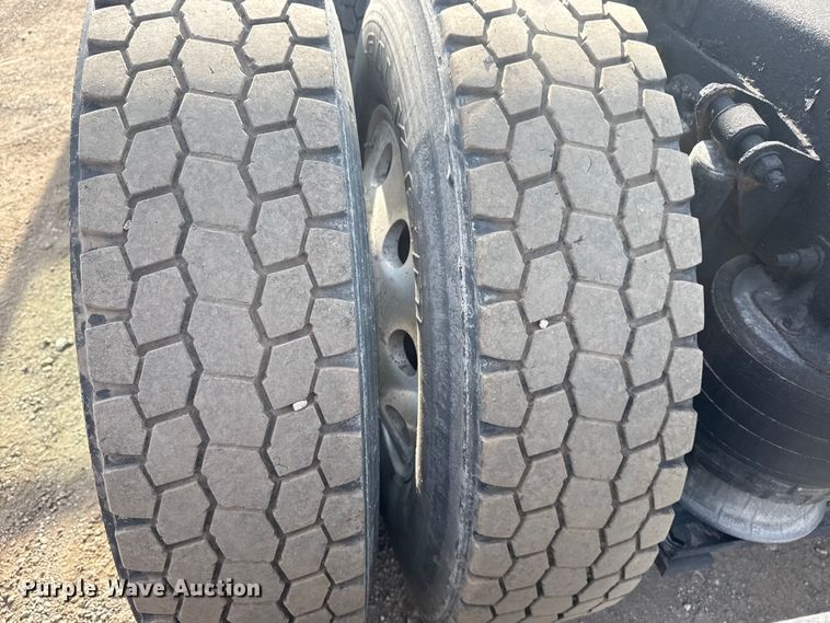 image for item EG2088 2014 Freightliner Coronado semi truck